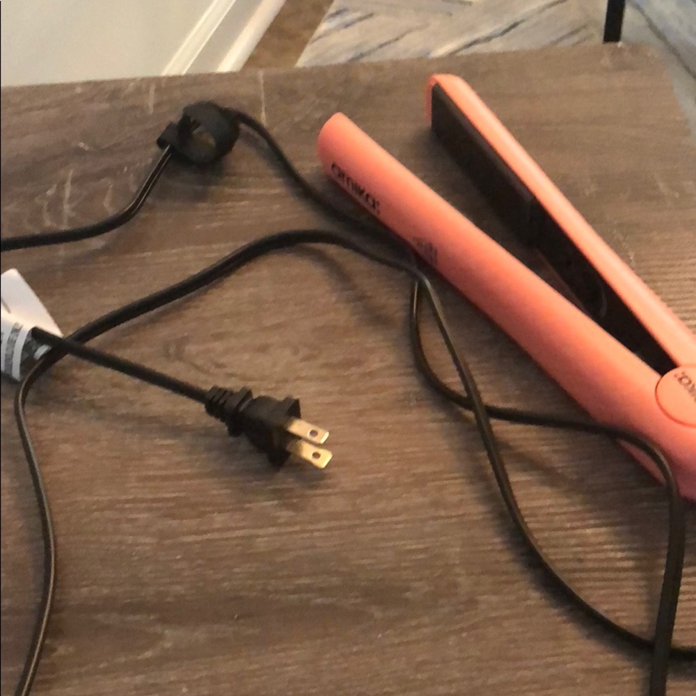 Amika Hair Flat Iron